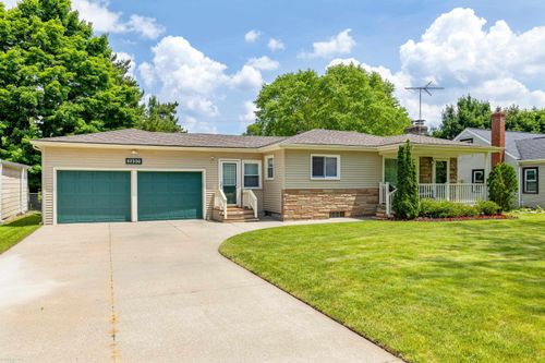 67350 Sisson St, Washington Township, MI, 48095-1360 | Card Image