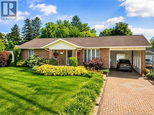 195 Manse St, House with 4 bedrooms, 2 bathrooms and null parking in Grand-Sault/Grand Falls NB | Card Image