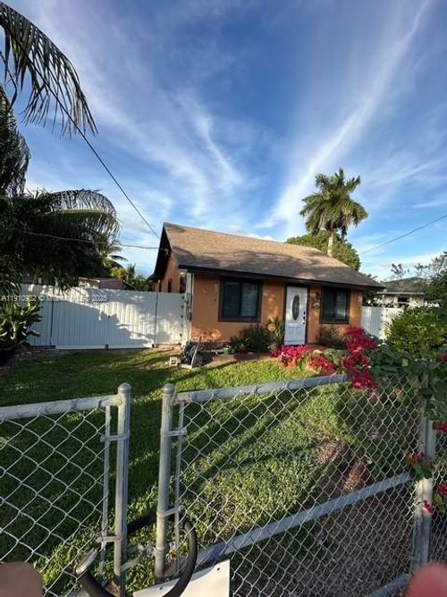 320 Nw 2nd St, Florida City, FL, 33034-3306 | Card Image