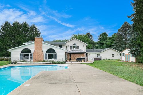 2049 E Hinchman Rd, Berrien Springs, MI, 49103-9746 | Card Image