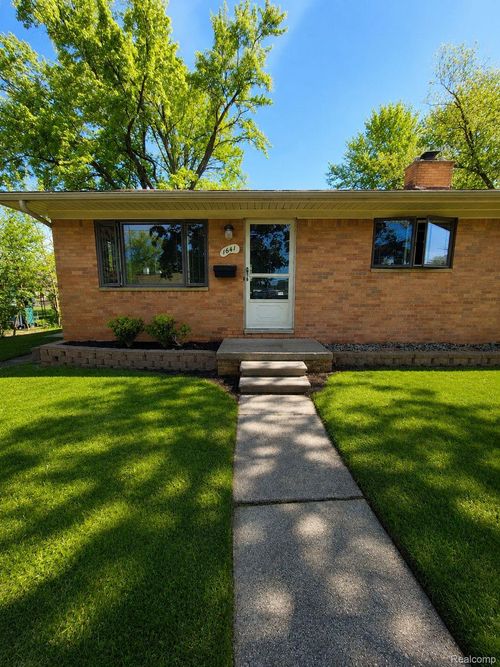 1641 Fairview Ave, Royal Oak, MI, 48073-3235 | Card Image