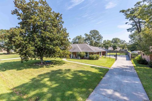 6612 Lindseyneal Dr, Greenwell Springs, LA, 70739-4447 | Card Image