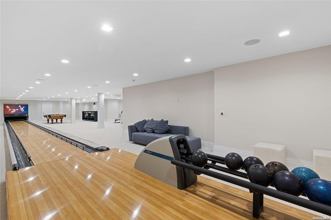 AMP Pro Bowling Alley | Image 29