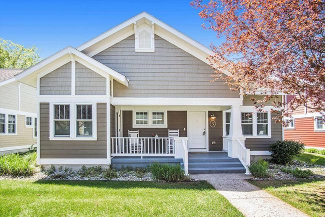 Covered Front Porch | Image 4