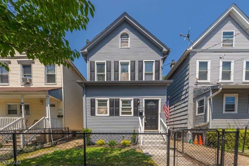 576 Walnut St, Elizabeth, NJ, 07201-1105 | Card Image