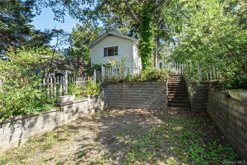 14 Whitestone Rd, Sound Beach, NY, 11789-2811 | Card Image