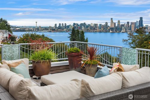 1718 Palm Avenue Sw, Seattle, WA, 98116 | Card Image