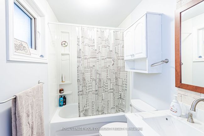 3 Lawndale Crt, House other with 4 bedrooms, 2 bathrooms and 6 parking in Bradford West Gwillimbury ON | Image 20