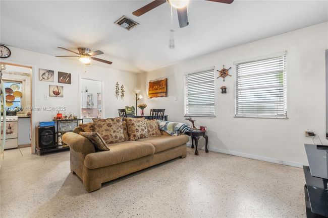 426 Sw 26 Th Rd, House other with 4 bedrooms, 3 bathrooms and null parking in Miami FL | Image 36