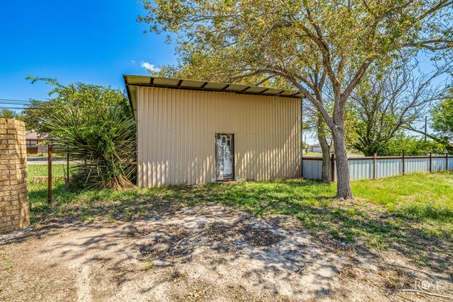 209 N Florida Ave, House other with 3 bedrooms, 3 bathrooms and 2 parking in Big Lake TX | Image 29