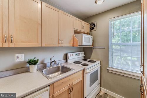 apt-c-109 E Glebe Rd, ALEXANDRIA, VA, 22305-3006 | Card Image