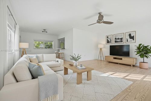 apt-3-73 Edgewater Dr, Coral Gables, FL, 33133-6931 | Card Image