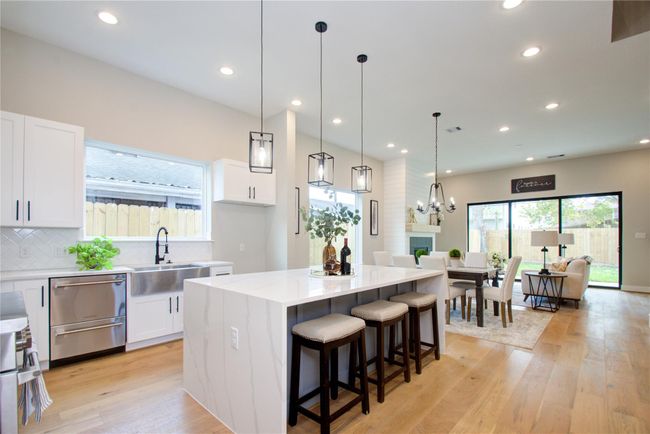 Spacious kitchen, perfect for hosting family gatherings! | Image 4