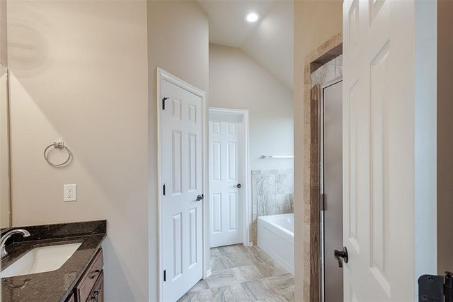 2024 W Black Powder Way, House other with 4 bedrooms, 2 bathrooms and null parking in Mustang OK | Image 18