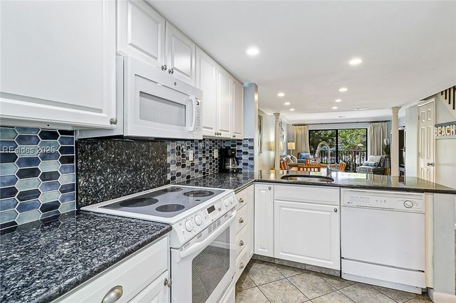 APT-54 - 26 S Forest Beach Dr, Condo with 2 bedrooms, 3 bathrooms and null parking in Hilton Head Island SC | Image 9