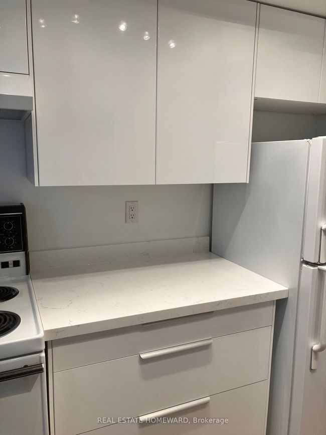 417 - 1001 Bay St, Condo with 2 bedrooms, 1 bathrooms and 1 parking in Toronto ON | Image 5