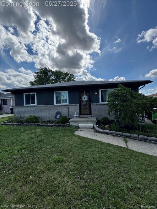 28555 Secretariat Ct, Roseville, MI, 48066-2341 | Card Image