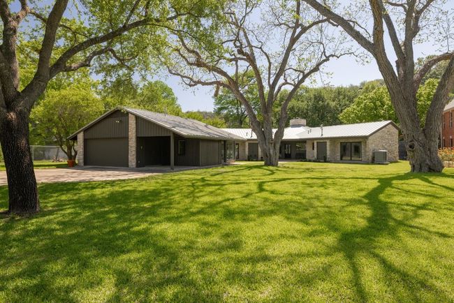 2401 Manana St, House other with 4 bedrooms, 4 bathrooms and 2 parking in Austin TX | Image 7