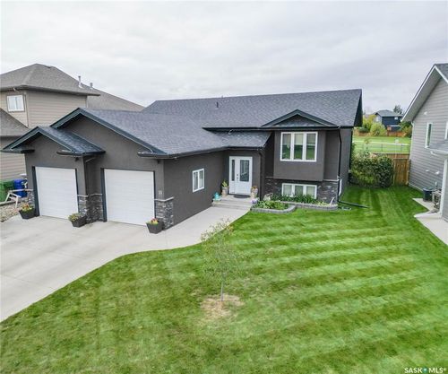33 Smiley Dr, Prince Albert, SK, S6X0B3 | Card Image
