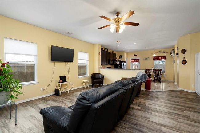 4914 Seaside Sparrow Ln, House other with 3 bedrooms, 2 bathrooms and 2 parking in Baytown TX | Image 8