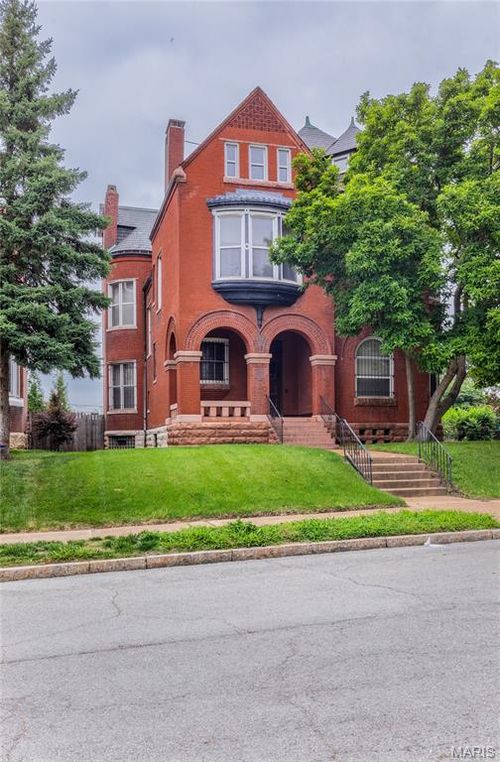 3835 Westminster Place, St Louis, MO, 63108 | Card Image