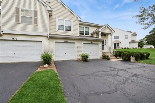 1550-1550 Meadowsedge Ln, Carpentersville, IL, 60110-3411 | Card Image