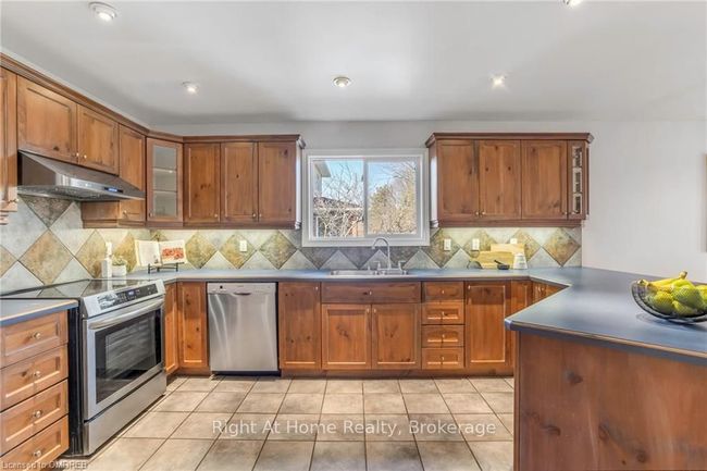 47 Morton Ave, House other with 4 bedrooms, 2 bathrooms and 4 parking in Dundas ON | Image 17