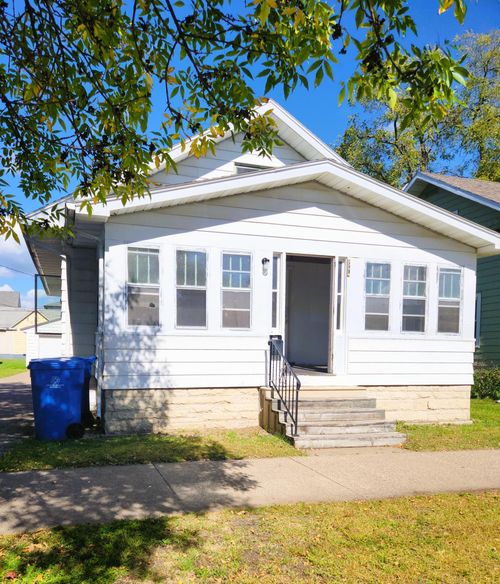 374 W Mark St, Winona, MN, 55987-3001 | Card Image