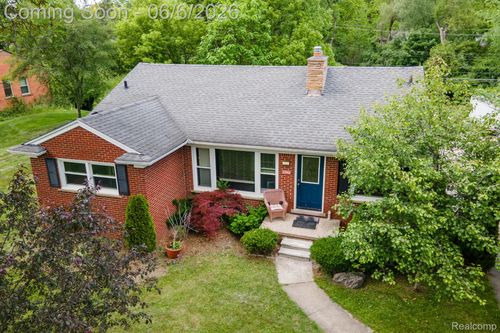 27912 6 Mile Rd, Livonia, MI, 48152-3712 | Card Image