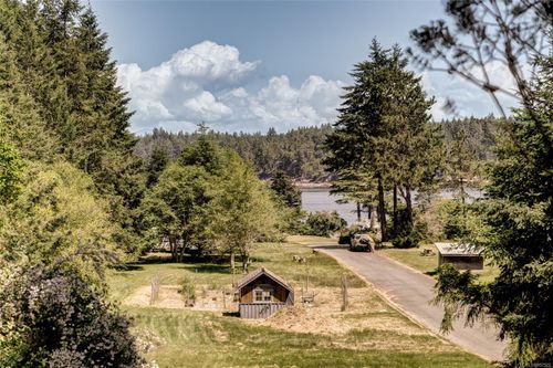 215 Easthom Rd, Gabriola, BC, V0R1X2 | Card Image
