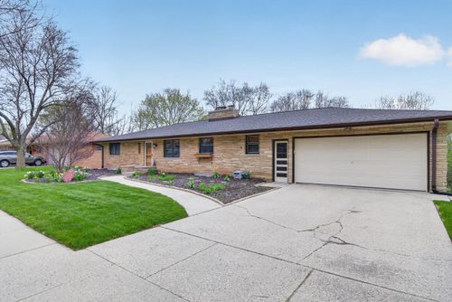 841 S 7th Ave, West Bend, WI, 53095-4615 | Card Image