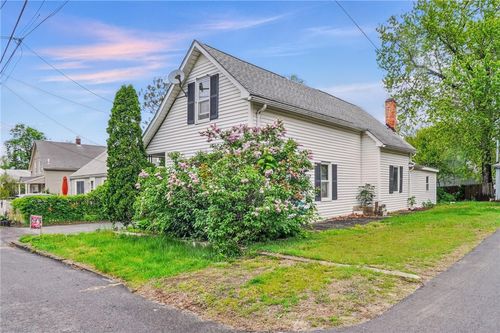 106 Providence Ave, Riverside, RI, 02915-3404 | Card Image