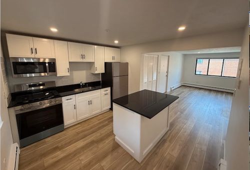4b-10 Colonial Dr, Andover, MA, 01810-7302 | Card Image