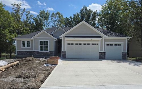 303 Sw 17th St, Oak Grove, MO, 64075-6210 | Card Image