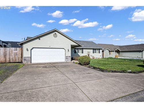 573 Creswood Dr, Creswell, OR, 97426-9885 | Card Image