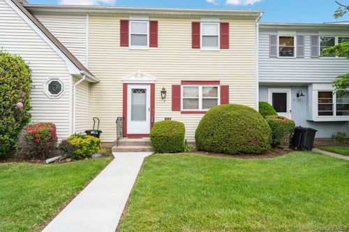 7 Merrimac Ct, Coram, NY, 11727-1632 | Card Image