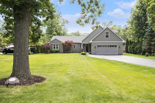 22085 Thorofare Rd, Grosse Ile, MI, 48138-1492 | Card Image