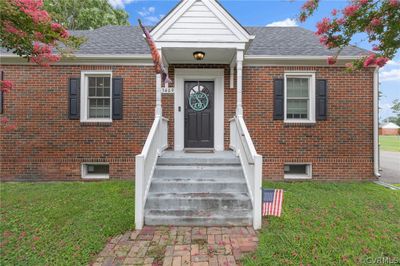 View of front of house featuring a front yard | Image 2