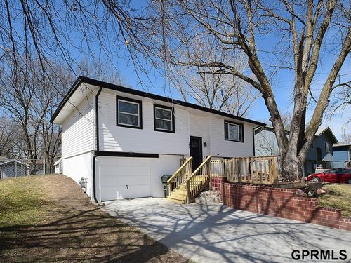 109 Wagon Train Ave, Hickman, NE, 68372-9606 | Card Image