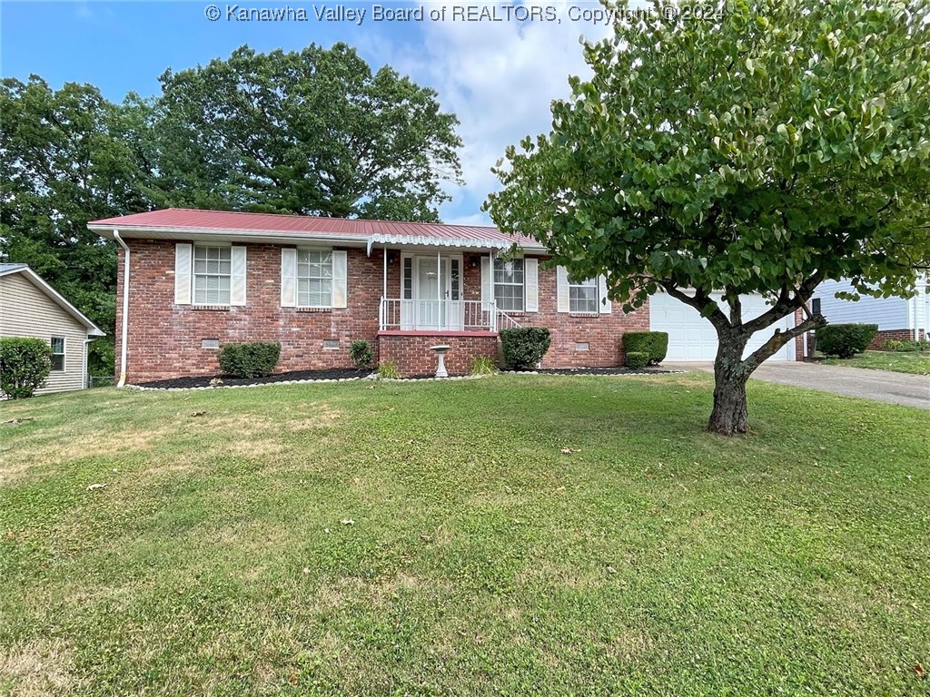 Sandhurst Ln, Cross Lanes, WV 25313