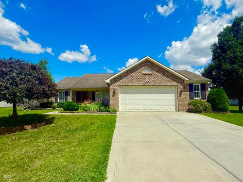 727 Crystal Farms Dr, Avon, IN, 46123-8302 | Card Image