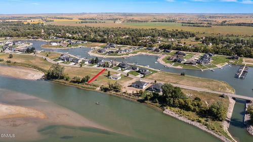 5924 Misty Waters Dr, Bismarck, ND, 58503-9304 | Card Image