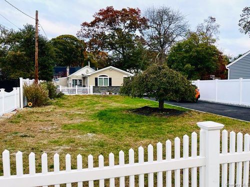 219 Litchfield Ave, Babylon, NY, 11702-2004 | Card Image