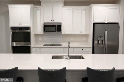 77b-13695 Innovation Station Loop, HERNDON, VA, 20171-6493 | Card Image