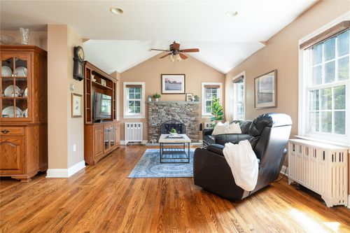 191 W Crooked Hill Rd, Pearl River, NY, 10965-1018 | Card Image