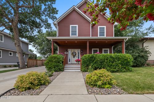 421 9th Ave W, Williston, ND, 58801-4814 | Card Image