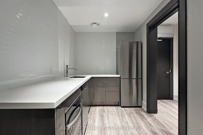 1012 - 286 Main St, Condo with 2 bedrooms, 2 bathrooms and null parking in Toronto ON | Image 37