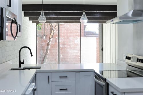 19-3002 N 32nd St, Phoenix, AZ, 85018-6869 | Card Image