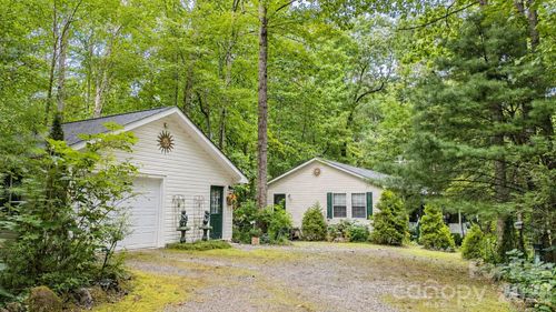 253 Royalwood Dr, Zirconia, NC, 28790-7889 | Card Image