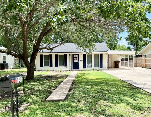 820 W Live Oak St, Lockhart, TX, 78644-2544 | Card Image